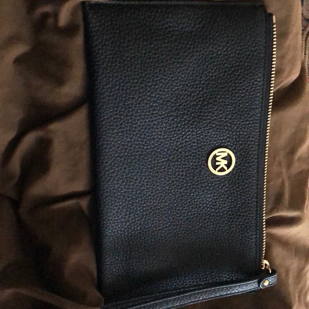 Michael Kors black Large Wristlet-Mint